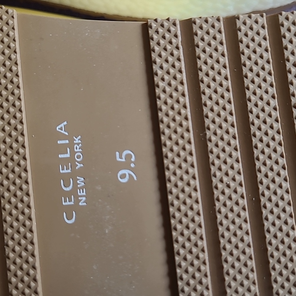 Open toe sandals - Picture 2 of 3